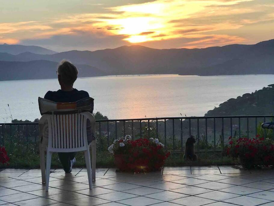 Villa Mit Whirlpool Und Phantastischer Aussicht Capoliveri  Exteriör bild