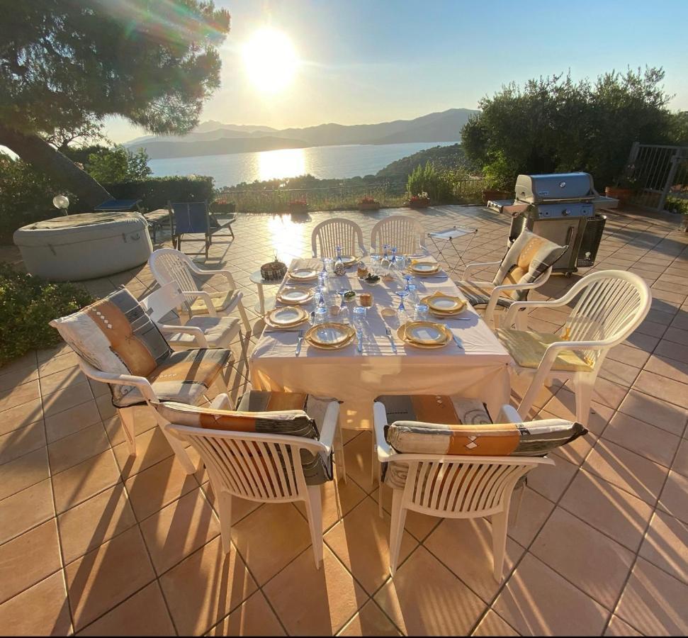 Villa Mit Whirlpool Und Phantastischer Aussicht Capoliveri  Exteriör bild
